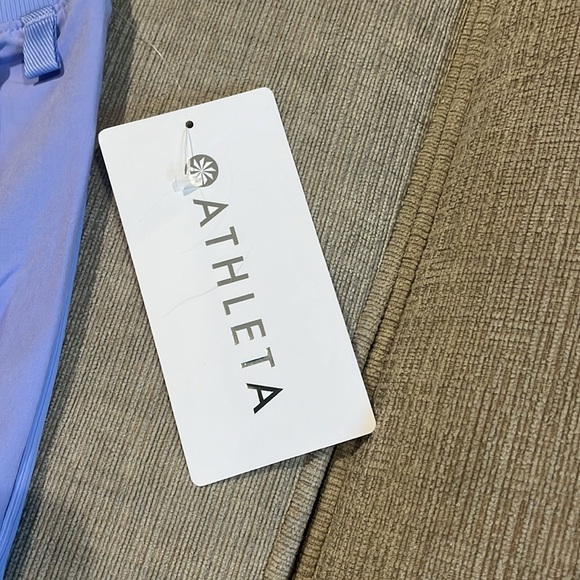 🎁 NWT Athleta Brooklyn Short in Light Blue/Lilac (Victorian Periwinkle) Size 18 - Picture 3 of 12